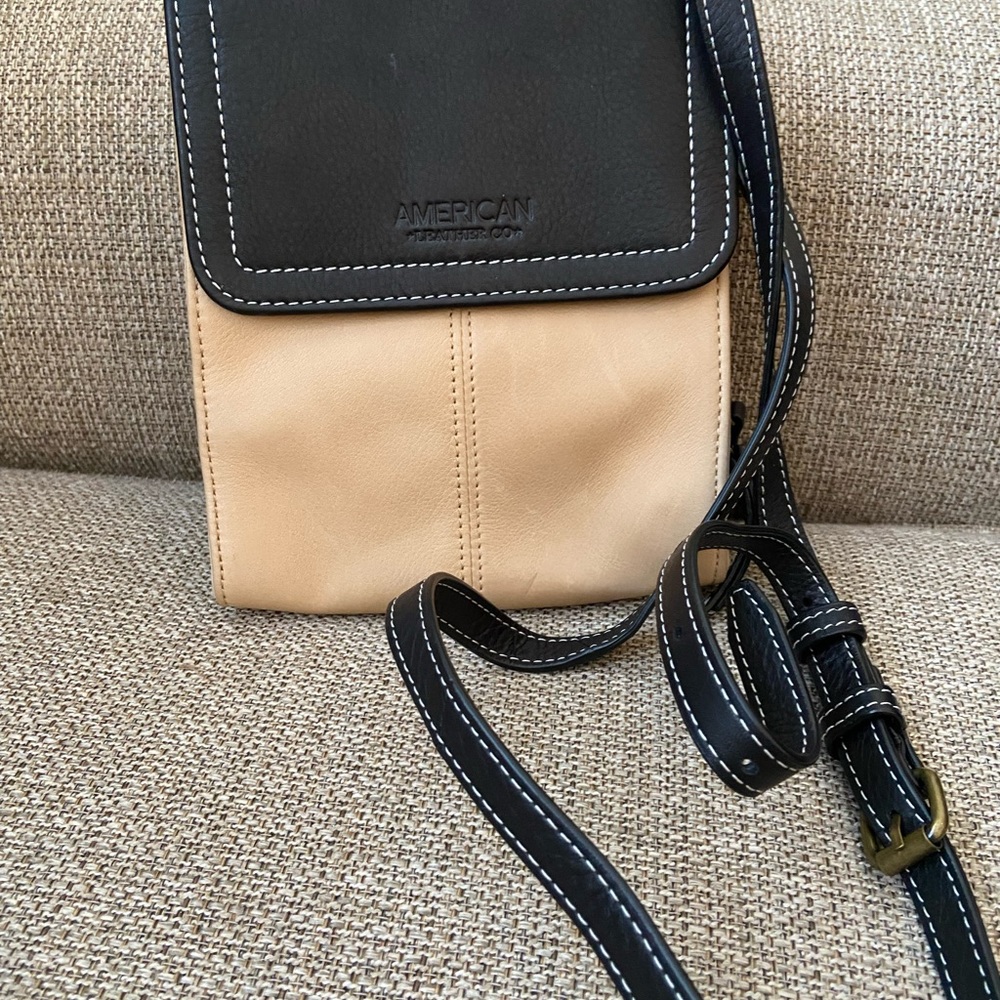 American Leather Co. crossbody or shoulders bag size is 6x8